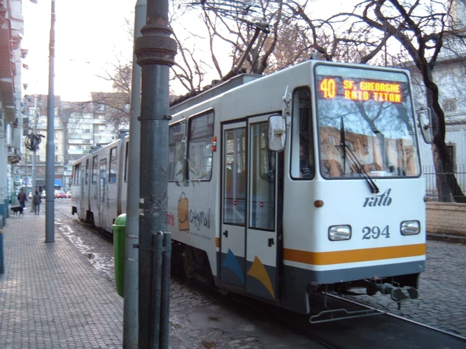 Ce Înseamnă Să Visezi Că Oameni Din Tramvai Se Uită La Tine?