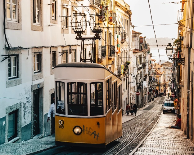 Ce Înseamnă Să Visezi Că Te Plimbi Cu Tramvaiul?