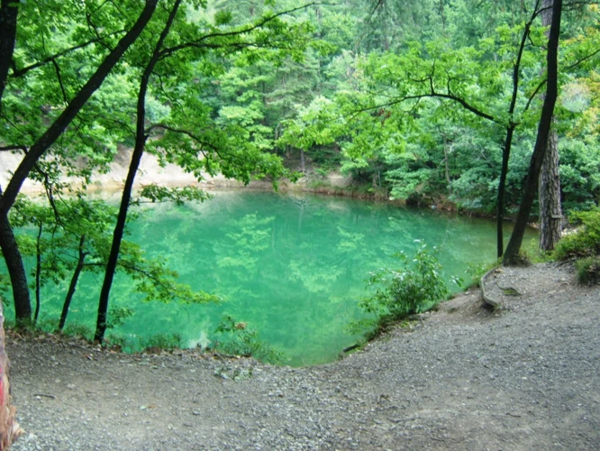 Ce Înseamnă Un Lac Albastru În Vis?